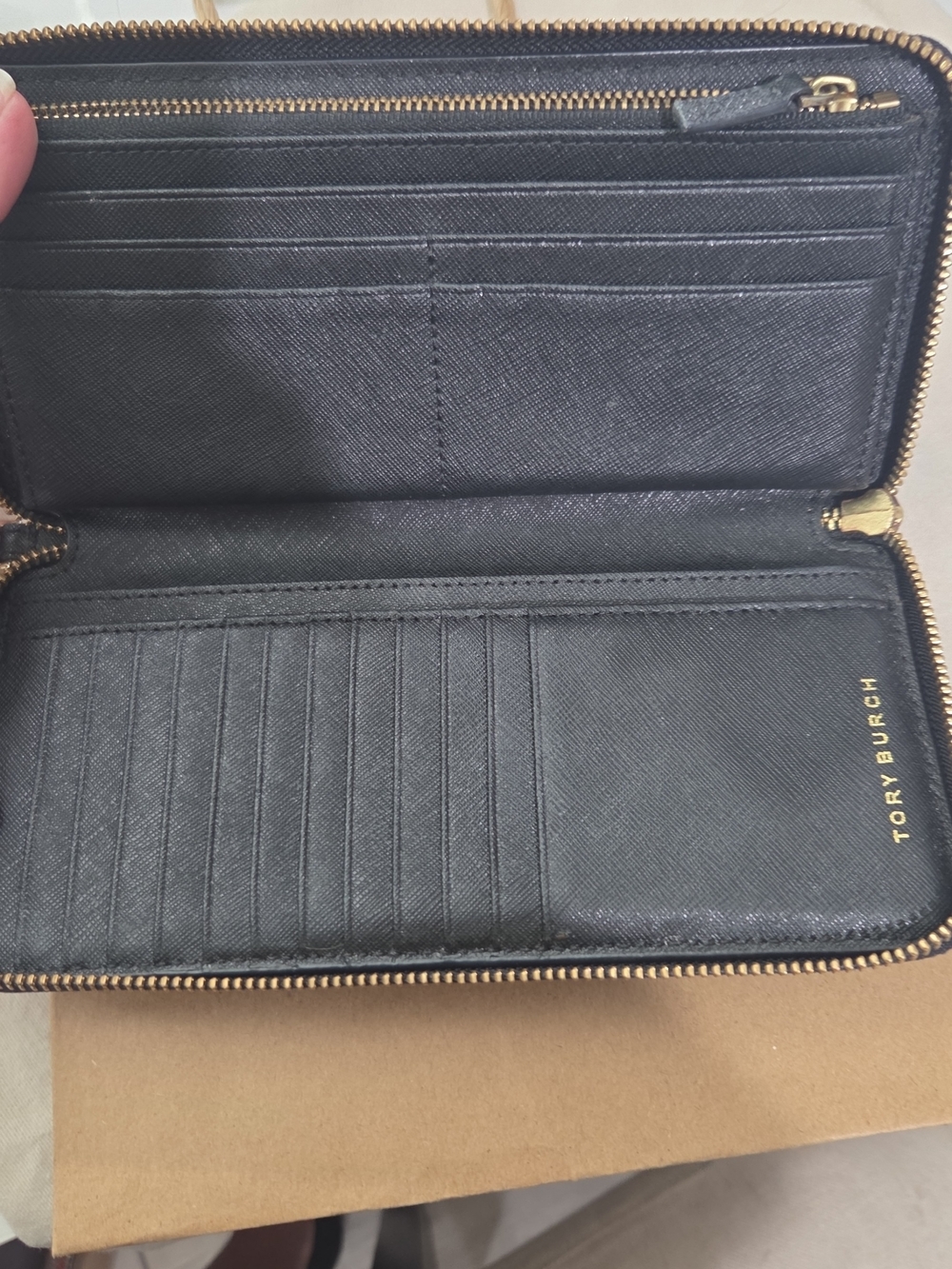 Tory Burch Black Zip-Around Leather Wallet - Picture 3 of 3
